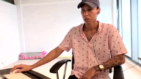 Snapshot of elchicletv chatting on 09/14/25, 07:35 El CHICLE TV - SHOW online show from 09/14/25, 07:35