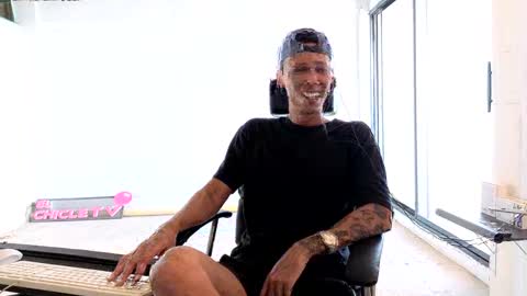 Snapshot of elchicletv chatting on 09/16/25, 03:24 El CHICLE TV - SHOW online show from 09/16/25, 03:24