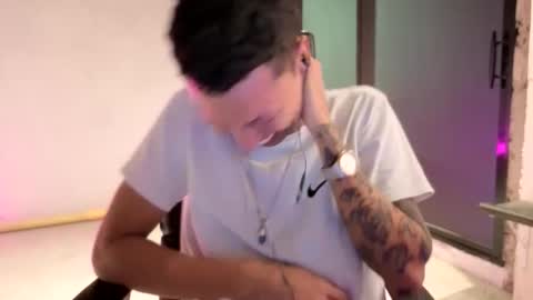 Snapshot of elchicletv chatting on 09/30/25, 07:13 El CHICLE TV - SHOW online show from 09/30/25, 07:13