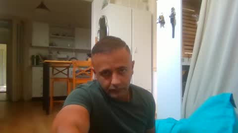 Snapshot of elcondorxo509107 chatting on 10/30/25, 01:51 daniel18cmx online show from 10/30/25, 01:51