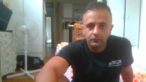 Snapshot of elcondorxo509107 chatting on 11/25/25, 02:33 daniel18cmx online show from 11/25/25, 02:33