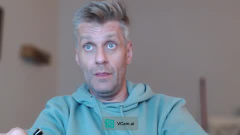 Snapshot of elculiador2207 chatting on 09/22/25, 08:33 Timm online show from 09/22/25, 08:33