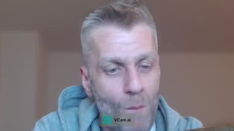 Snapshot of elculiador2207 chatting on 10/19/25, 01:17 Timm online show from 10/19/25, 01:17