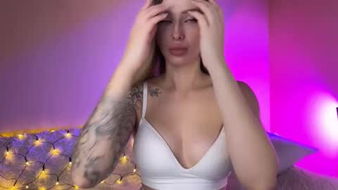 Snapshot of eleanor_rr_ chatting on 10/14/25, 10:16 Ella online show from 10/14/25, 10:16