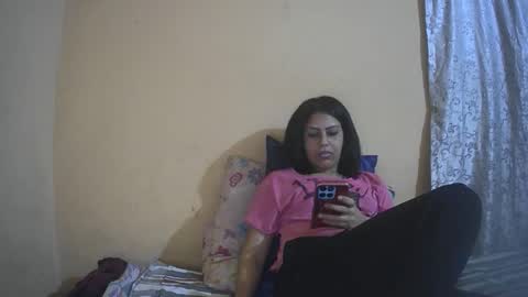 Snapshot of electra137 chatting on 10/06/25, 04:48 Isabella online show from 10/06/25, 04:48