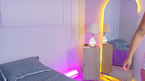 ELECTRA  online show from 12/03/25, 08:40