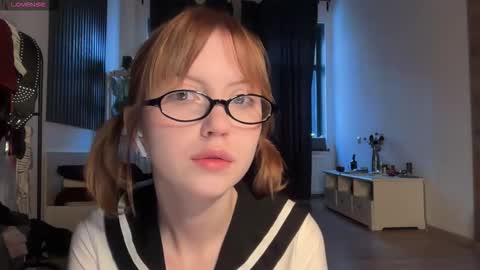 Snapshot of electric_woman chatting on 11/15/25, 10:45 Aleksa online show from 11/15/25, 10:45