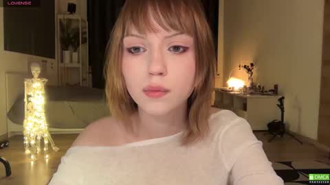 Snapshot of electric_woman chatting on 12/19/25, 02:35 Aleksa online show from 12/19/25, 02:35