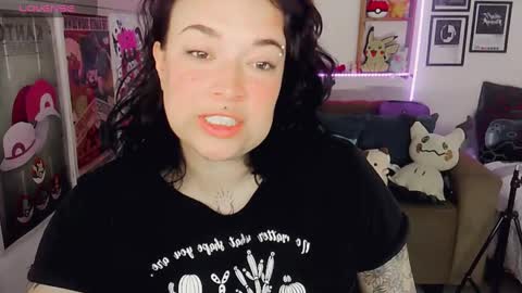 Snapshot of electricsapphire chatting on 10/21/25, 02:56 Alejandra online show from 10/21/25, 02:56