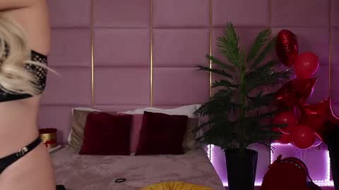 Eleine online show from 02/21/25, 09:54