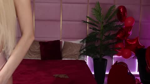 Eleine online show from 03/11/25, 09:37