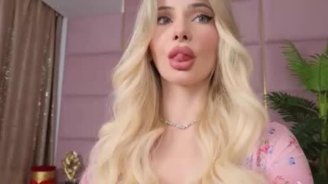 Eleine online show from 10/03/25, 08:50