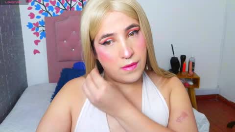 Snapshot of elektra_doll chatting on 06/06/26, 11:04 elektra_doll online show from 06/06/26, 11:04