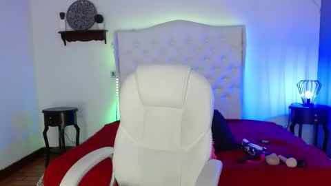 Elena online show from 12/19/24, 12:34