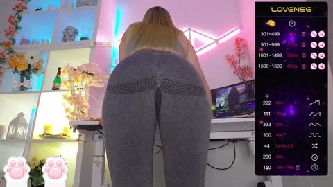 Snapshot of elena_marilyn chatting on 01/26/25, 11:18 Elena online show from 01/26/25, 11:18