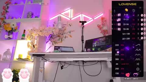 Snapshot of elena_marilyn chatting on 02/21/25, 09:43 Elena online show from 02/21/25, 09:43