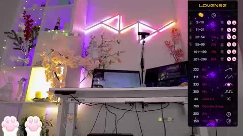 Snapshot of elena_marilyn chatting on 11/28/25, 10:01 Elena online show from 11/28/25, 10:01