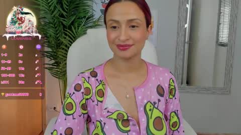 Snapshot of elena_ruiz chatting on 12/17/24, 09:17 Elena online show from 12/17/24, 09:17