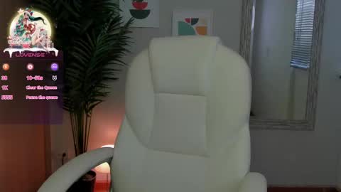 Snapshot of elena_ruiz chatting on 12/19/24, 09:49 Elena online show from 12/19/24, 09:49