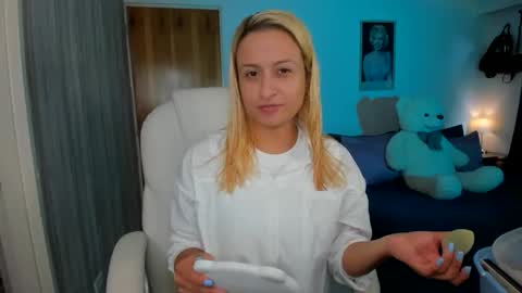 Snapshot of elena_ruiz chatting on 03/28/26, 07:02 Elena online show from 03/28/26, 07:02