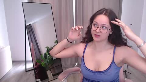 Snapshot of elena_vysotskaya chatting on 05/01/26, 07:02 Elena online show from 05/01/26, 07:02