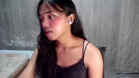 Snapshot of elenacum chatting on 10/17/25, 12:52 elenacum online show from 10/17/25, 12:52