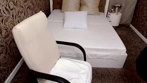 ElenaJuarez online show from 01/31/25, 08:32