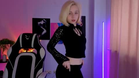 Snapshot of elenamonroe_ chatting on 04/20/26, 04:59 elenamonroe_ online show from 04/20/26, 04:59