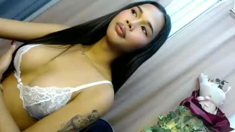 Snapshot of elenapierce69 chatting on 05/17/26, 08:23 Call me Yours. online show from 05/17/26, 08:23