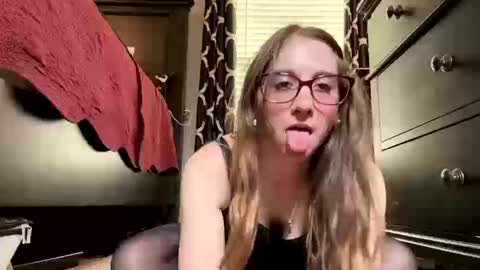 Snapshot of elenore_hoesevelt chatting on 10/10/25, 05:56 Elenore Hoesevelt online show from 10/10/25, 05:56