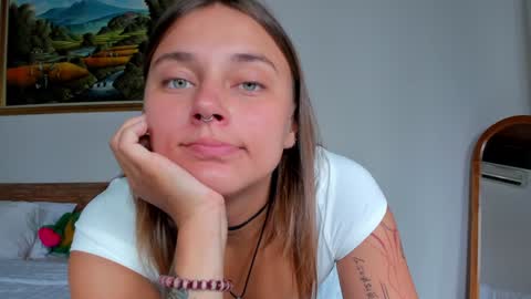Snapshot of eleonora_linn_ chatting on 12/12/24, 02:48 Eleonora online show from 12/12/24, 02:48