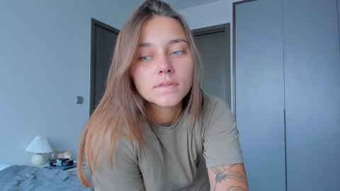 Snapshot of eleonora_linn_ chatting on 01/28/25, 05:11 Eleonora online show from 01/28/25, 05:11
