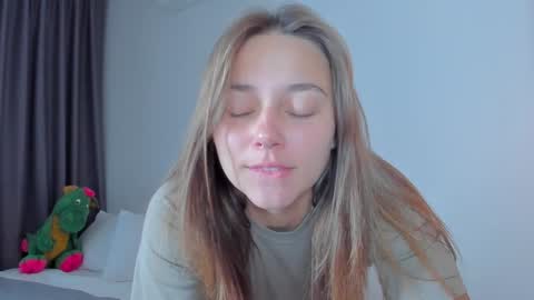 Snapshot of eleonora_linn_ chatting on 02/04/25, 08:35 Eleonora online show from 02/04/25, 08:35