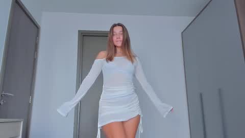 Snapshot of eleonora_linn_ chatting on 02/14/25, 05:19 Eleonora online show from 02/14/25, 05:19