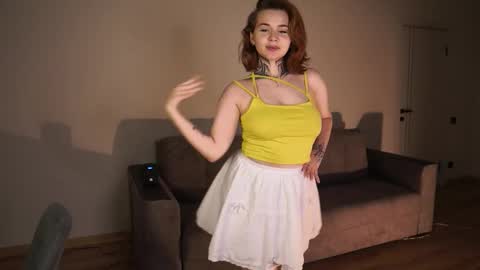 Snapshot of eleonora_linn_ chatting on 09/25/25, 03:38 Eleonora online show from 09/25/25, 03:38