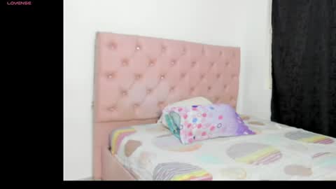 Snapshot of elettra_parisi19 chatting on 06/22/26, 08:39 elettra_parisi19 online show from 06/22/26, 08:39