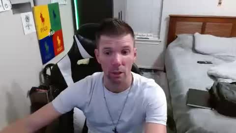 Snapshot of elevatetlb chatting on 10/31/25, 04:13 Walker online show from 10/31/25, 04:13