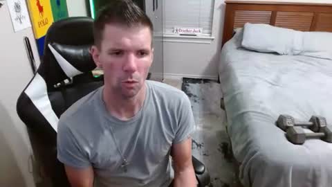 Snapshot of elevatetlb chatting on 11/12/25, 03:18 Walker online show from 11/12/25, 03:18