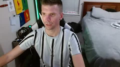 Snapshot of elevatetlb chatting on 12/02/25, 12:27 Walker online show from 12/02/25, 12:27