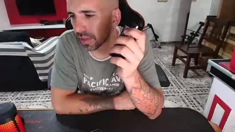 Snapshot of elfetas chatting on 01/10/25, 01:52 elfetas online show from 01/10/25, 01:52