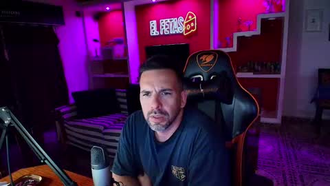 Snapshot of elfetas chatting on 10/20/25, 01:39 elfetas online show from 10/20/25, 01:39