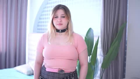 Snapshot of elfie_song chatting on 03/16/26, 06:50 Eva online show from 03/16/26, 06:50