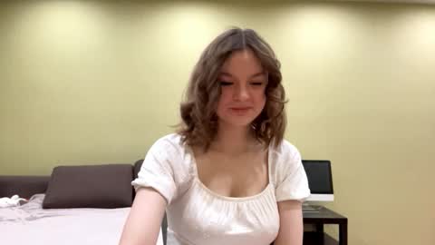 Snapshot of elfredabalderama chatting on 02/25/26, 03:54 Mila online show from 02/25/26, 03:54