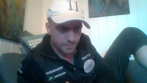 Snapshot of elhornyvikingo chatting on 02/02/25, 02:24 horny viking online show from 02/02/25, 02:24