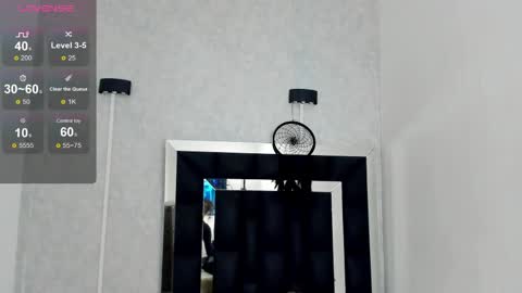 Snapshot of elian___ chatting on 05/19/26, 12:33 Elian online show from 05/19/26, 12:33