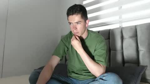 Snapshot of elian_tg chatting on 12/25/24, 10:27 Elian online show from 12/25/24, 10:27