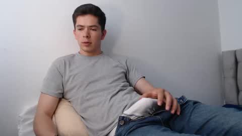 Snapshot of elian_tg chatting on 12/15/25, 06:34 Elian online show from 12/15/25, 06:34