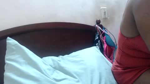 Snapshot of elianis598477 chatting on 11/16/25, 10:32 elianis598477 online show from 11/16/25, 10:32