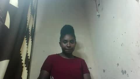 Snapshot of eliannee chatting on 12/15/25, 09:24 eliannee online show from 12/15/25, 09:24