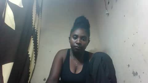 Snapshot of eliannee chatting on 12/15/25, 10:03 eliannee online show from 12/15/25, 10:03